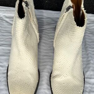 Franco Sarto Kessa White Python Artesian Leather Bootie, Size 8, NBW